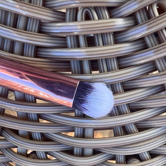 CHICA BEAUTY
Eyeshadow Shader Brush - Picture 3 of 5